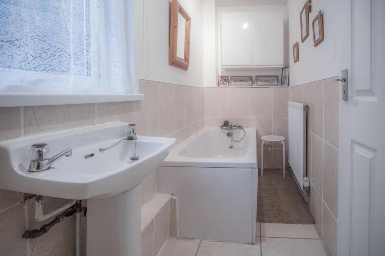 Maytree Cottage - 4 Bedroom Holiday Home - Tenby Extérieur photo
