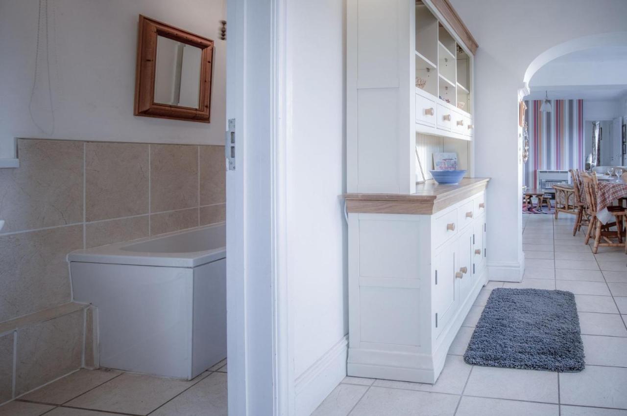Maytree Cottage - 4 Bedroom Holiday Home - Tenby Extérieur photo