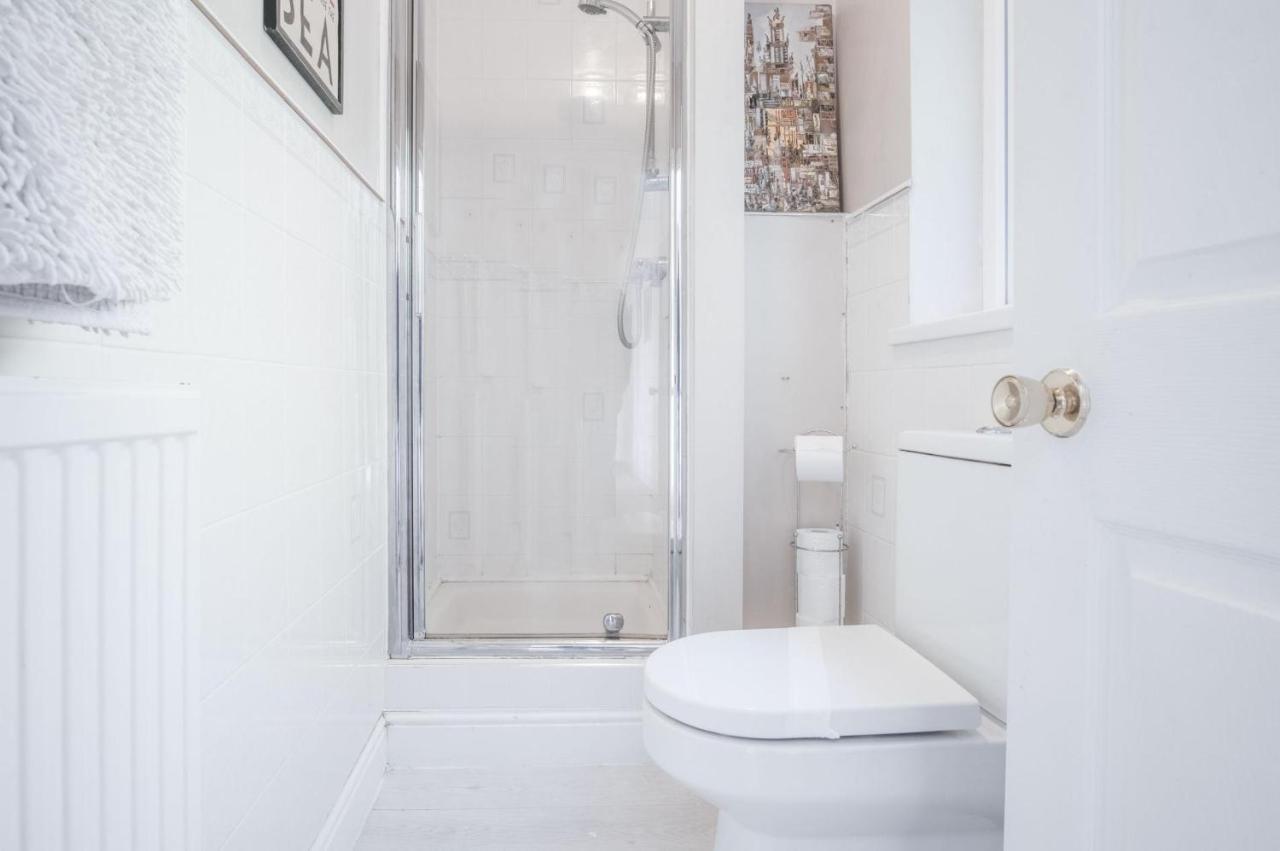 Maytree Cottage - 4 Bedroom Holiday Home - Tenby Extérieur photo