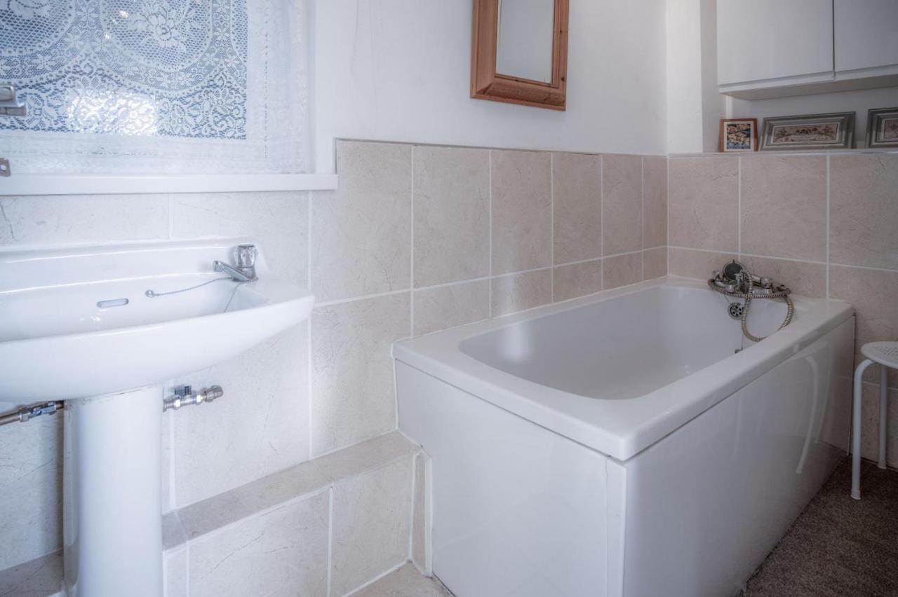Maytree Cottage - 4 Bedroom Holiday Home - Tenby Extérieur photo